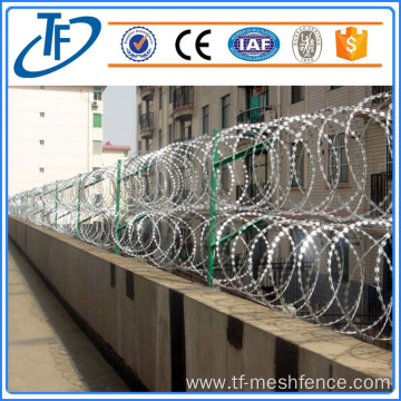 BTO-22 galvanized concertina razor wire